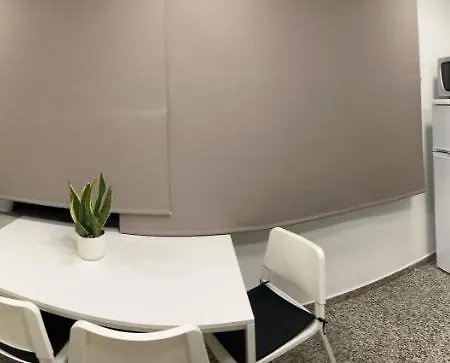 Modern & 3 Minutes From The River *