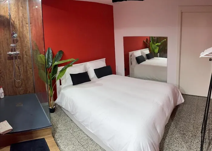 Modern & 3 Minutes From The River