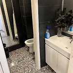 Modern & 3 Minutes From The River Apartment *
