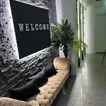 Modern & 3 Minutes From The River Apartment *