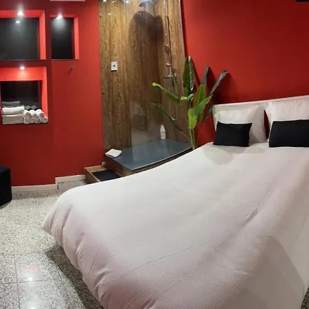 Modern & 3 Minutes From The River