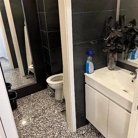 Modern & 3 Minutes From The River דירה *