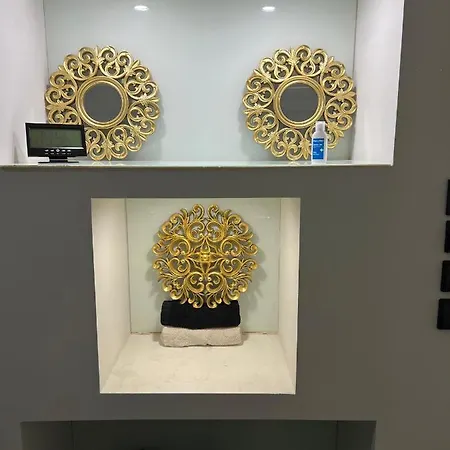 Modern & 3 Minutes From The River