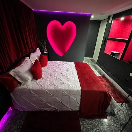 Modern & 3 Minutes From The River *