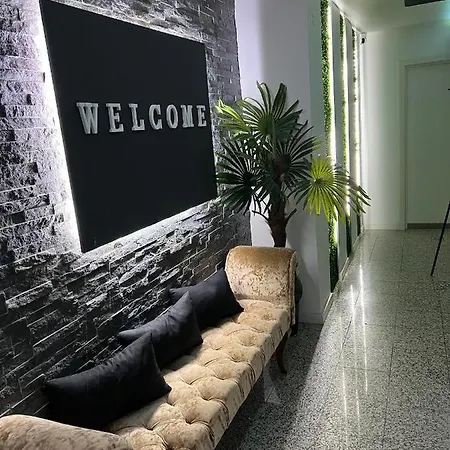 Modern & 3 Minutes From The River Apartment *