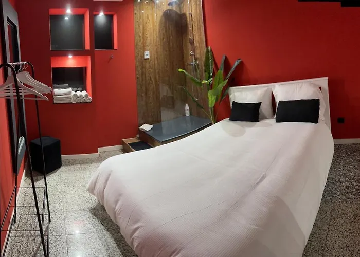 Modern & 3 Minutes From The River