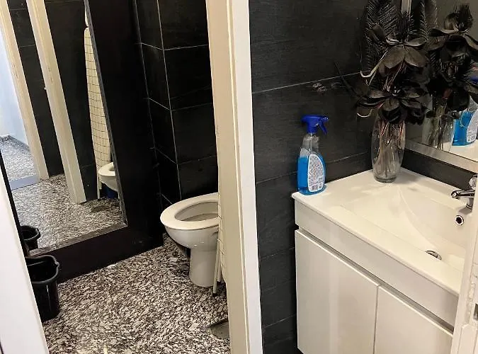 Modern & 3 Minutes From The River Apartment *