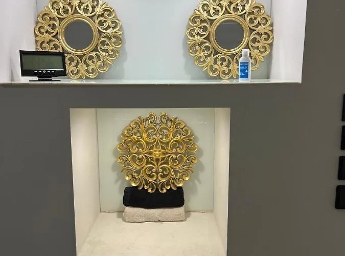 Modern & 3 Minutes From The River