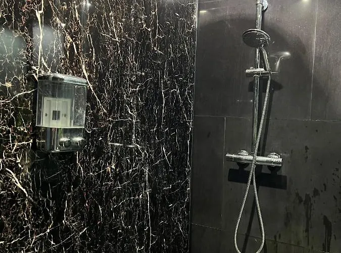 Modern & 3 Minutes From The River Apartmán